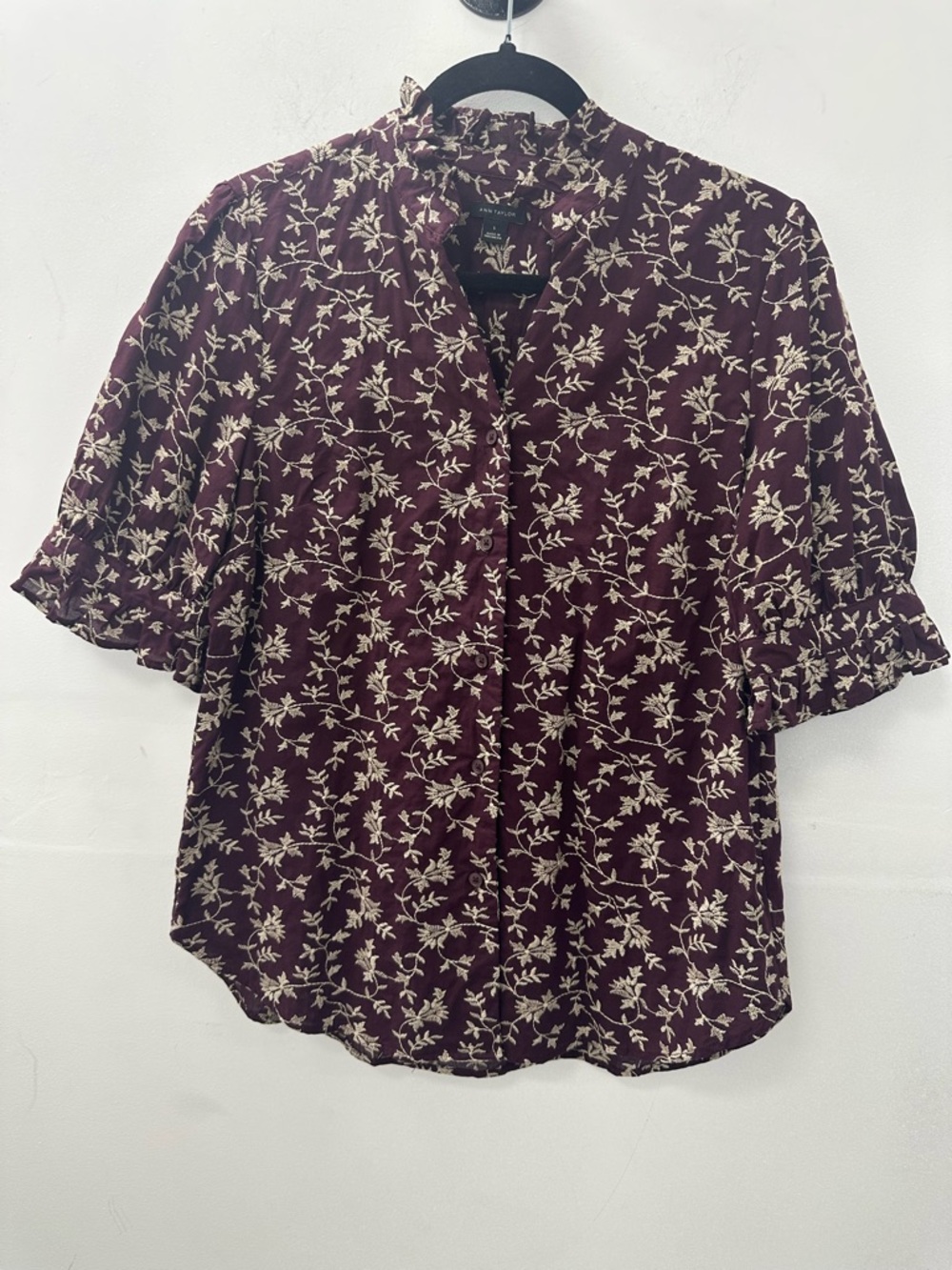 Ann Taylor Embroidered Ruffled Blouse Short Sleeve Size S
